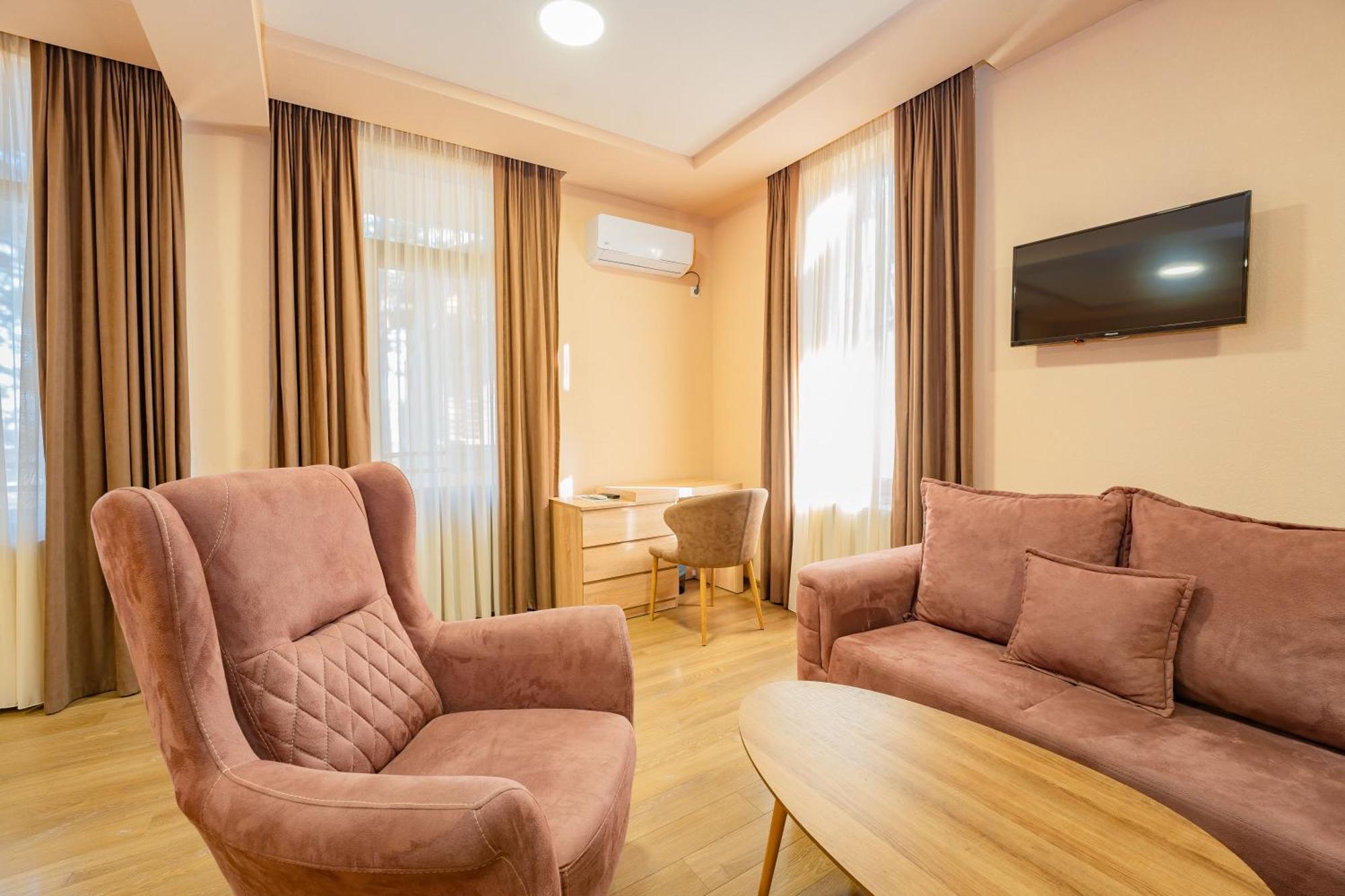 Zuzumbo Resort & Spa Телави Екстериор снимка