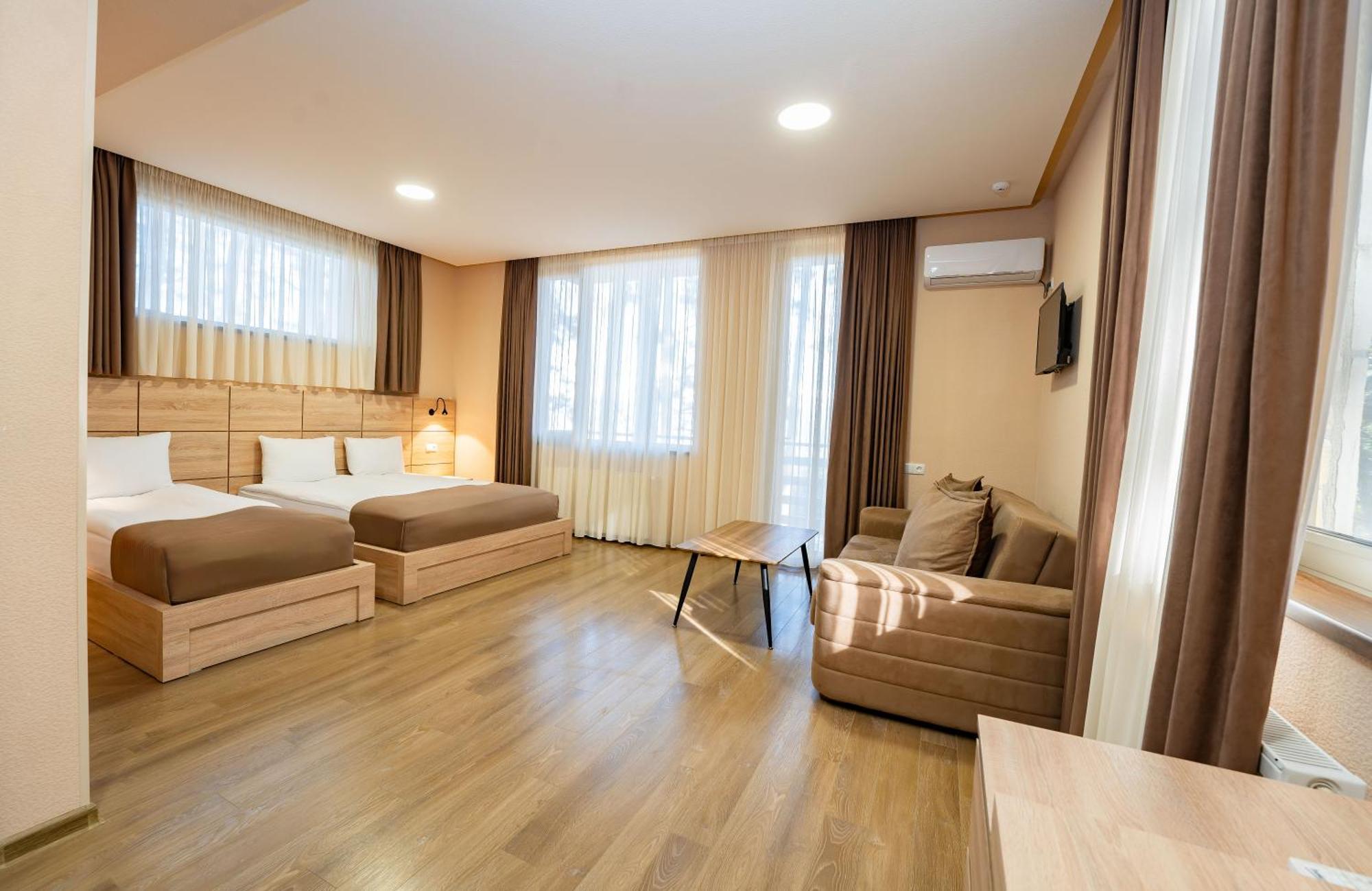 Zuzumbo Resort & Spa Телави Екстериор снимка